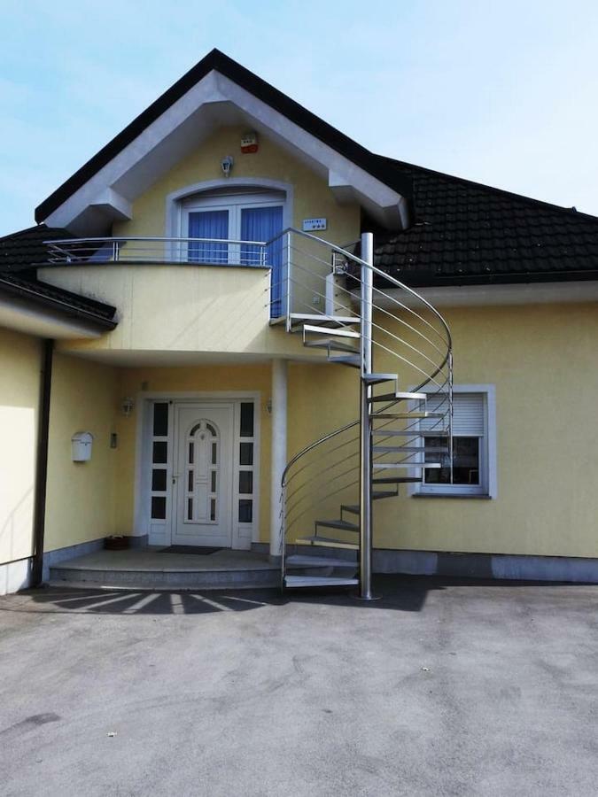 דירות Dol pri Ljubljani Natasha'S Garden House מראה חיצוני תמונה